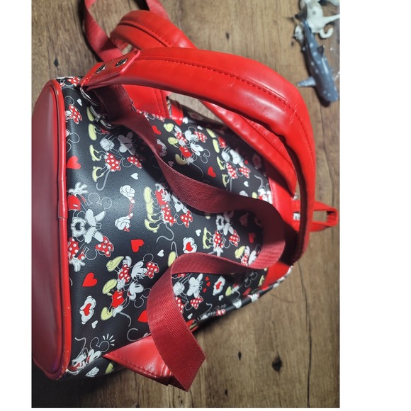 Loungefly Disney Mickey and Minnie Heart‎ Hands backpack main image 8